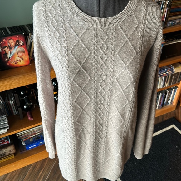 Saks Fifth Avenue Grey cable knit Cashmere sweater size L - Picture 1 of 6